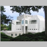 Richard Meier, Des Moines Art Center Addition, photo on homepages.bluffton.edu,6.jpg